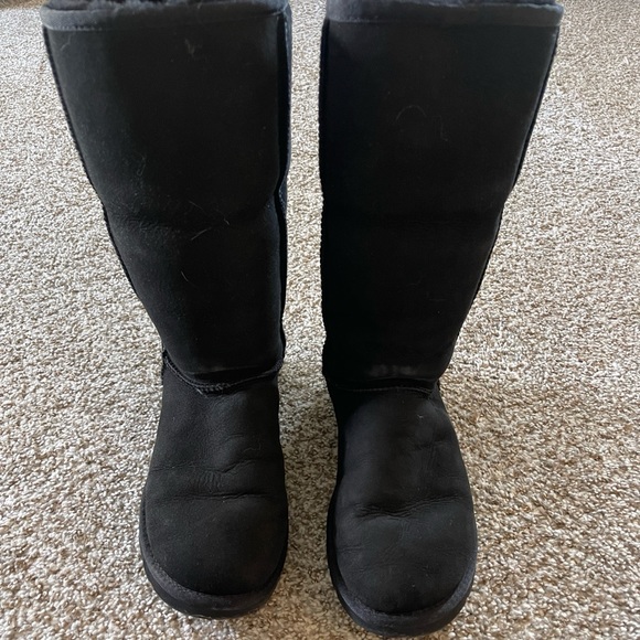 UGG Classic Tall II boot size 8 - Picture 2 of 3